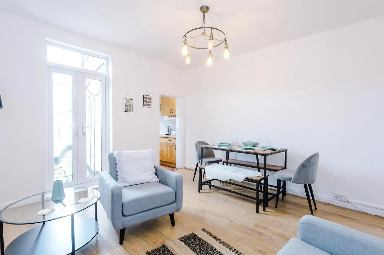 Holiday home Churton House Chester